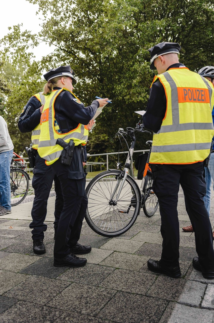 POL-Bremerhaven: Aktion &quot;Geisterradler&quot; 2.0 - Polizei Bremerhaven kontrolliert Zweiradfahrer im Stadtgebiet