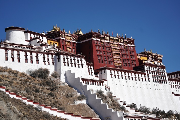 Ein ökologisches, offenes, vermittelndes und bewahrendes Tibet heißt Sie willkommen / Potala Palast (Xinhua/Zhan Yan) / Weiterer Text über ots und www.presseportal.de/nr/153713 / Die Verwendung dieses Bildes ist für redaktionelle Zwecke unter Beachtung ggf. genannter Nutzungsbedingungen honorarfrei. Veröffentlichung bitte mit Bildrechte-Hinweis.