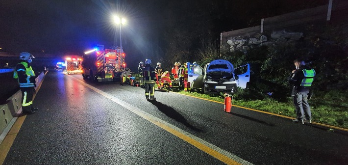 FW-MH: Ein Verletzter bei Verkehrsunfall auf der Autobahn A40