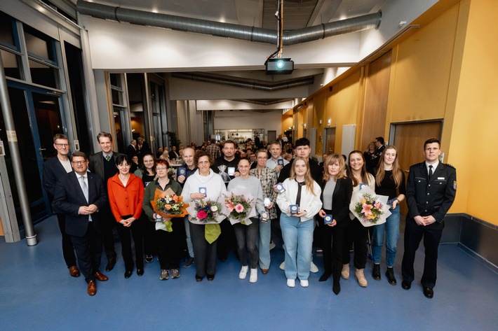 POL-KS: 26. Kasseler Polizeimedaille: Auszeichnung für Zivilcourage an 14 Bürgerinnen und Bürger verliehen