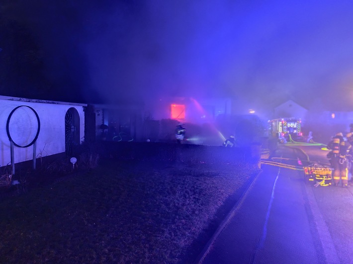 FW-EN: Ausgedehnter Brand in einem Einfamilienhaus