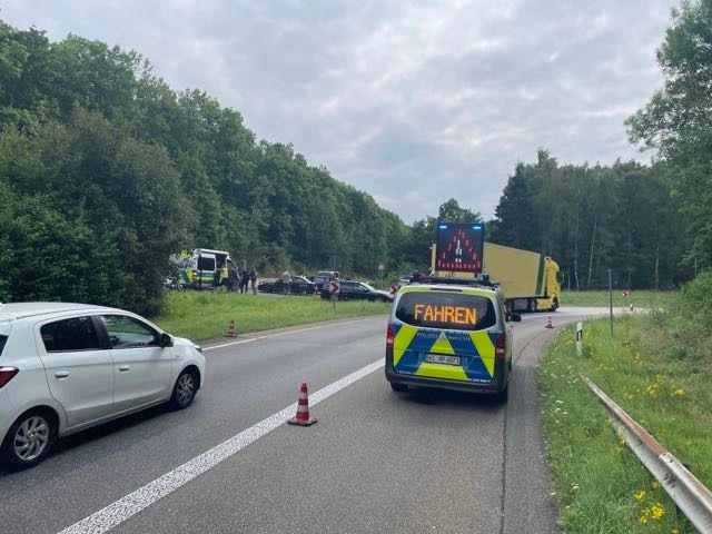 POL-KS: Zahlreiche Strafanzeigen, Blutentnahmen und sichergestellte Drogen bei Verkehrskontrolle an A44