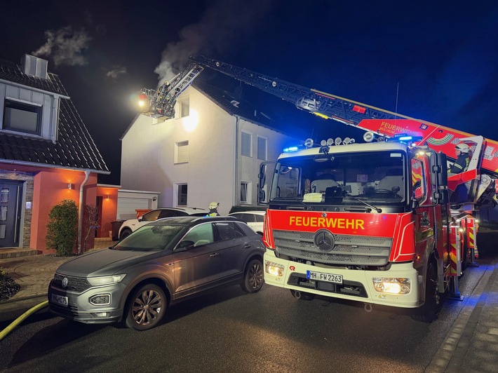 FW-MH: Zimmerbrand in Winkhausen - Unruhige Nacht für die Anwohner