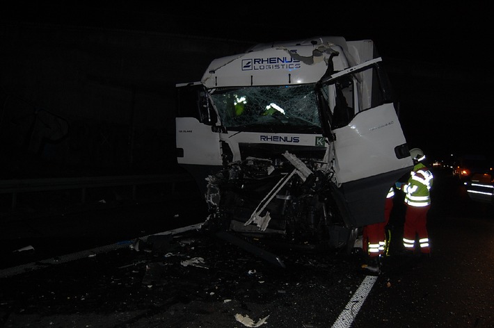 POL-HI: Schwerer Unfall auf der A 7 bei Hildesheim