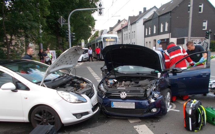 FW-BO: Vier Verletzte nach Verkehrsunfall in Langendreer