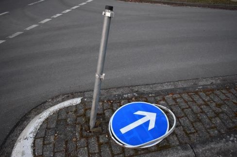 POL-EL: Haselünne - Verkehrszeichen umgefahren - Zeugen gesucht