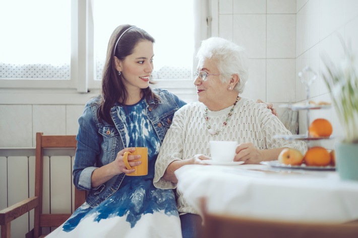 "Selbstbestimmtes Leben trotz Herausforderung Pflege": Stressoren erkennen und wirksam gegensteuern. Foto: gettyimages/Eva Katalin Kondoros. Weiterer Text über ots und www.presseportal.de/nr/53836 / Die Verwendung dieses Bildes ist für redaktionelle Zwecke honorarfrei. Veröffentlichung bitte unter Quellenangabe: "obs/BKK Mobil Oil/Eva Katalin Kondoros"