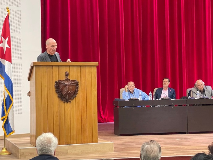 Yanis Varoufakis ruft zu einer "neuen Bewegung der Blockfreien" auf, um "eine sozialistische, demokratische und befreiende Neue Internationale Wirtschaftsordnung" aufzubauen