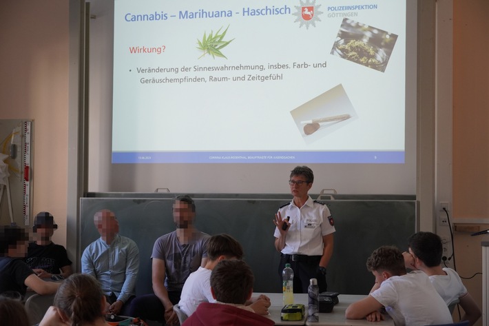POL-GÖ: (280/2023) Neues Programm &quot;Kurve kriegen&quot; - Polizei Göttingen arbeitet bei Prävention zum Thema Drogen eng mit offenen Jugendvollzug zusammen