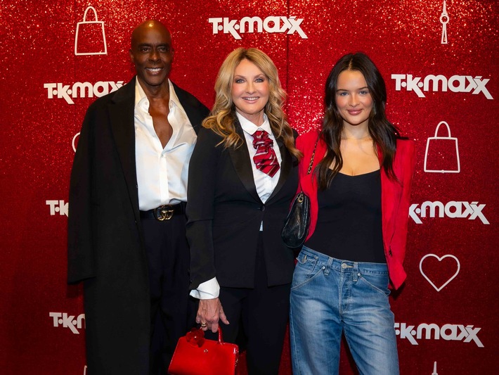 TK Maxx feiert die erfolgreiche Store-Expansion am Alexanderplatz mit einem Late Night Shopping Event unter dem Motto "Code Red" und bringt noch mehr Markenvielfalt nach Berlin