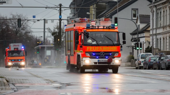 FW-MH: Zimmerbrand an der Engelbertusstraße