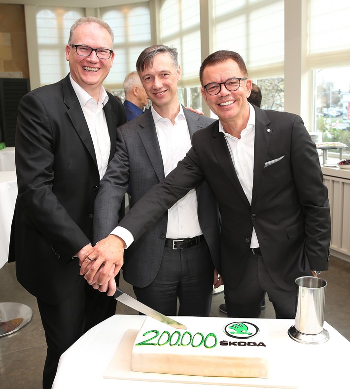 SKODA erzielt 2019 in Deutschland mit über 200.000 Fahrzeugen neuen Zulassungsrekord und startet erfolgreich in die Elektro-Ära (FOTO)