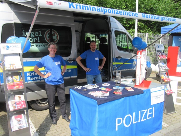 POL-RBK: Bergisch Gladbach - Infomobil der Kriminalprävention auf dem Wochenmarkt in Refrath