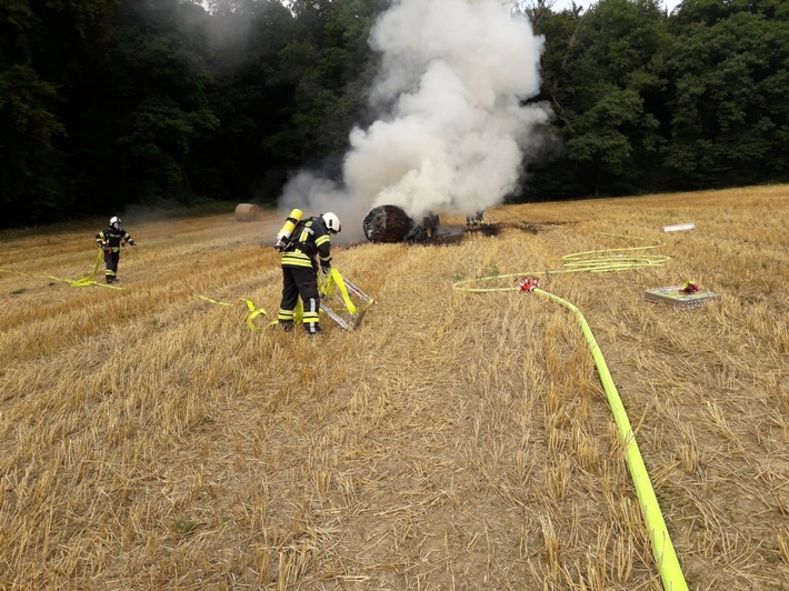 FW-EN: Trecker steht in Vollbrand