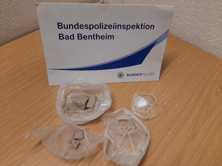 BPOL-BadBentheim: Heroin in der Unterhose und Kokain im Mund / 52-Jähriger bei Drogenschmuggel erwischt