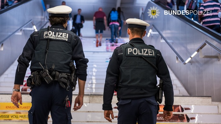 Bundespolizeidirektion München: Ereignisreiches Feiertags-Wochenende // Bundespolizei in mehreren Einsätzen gefordert