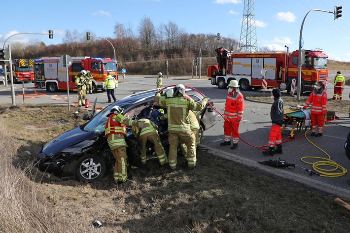 FW Dresden: Informationen zum Einsatzgeschehen der Feuerwehr Dresden vom 25. - 28. Februar 2022