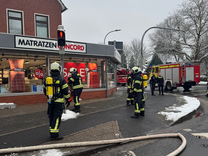 FW-AUR: Feuer in Wohnung rasch bekämpft