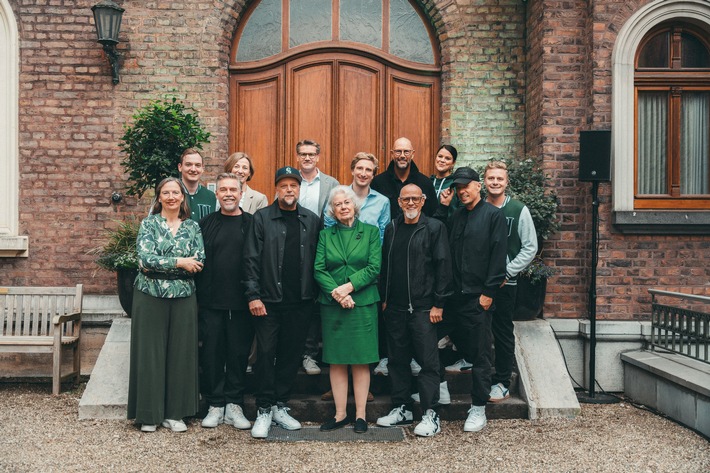 Gruppenbild Stammhaus final.jpg