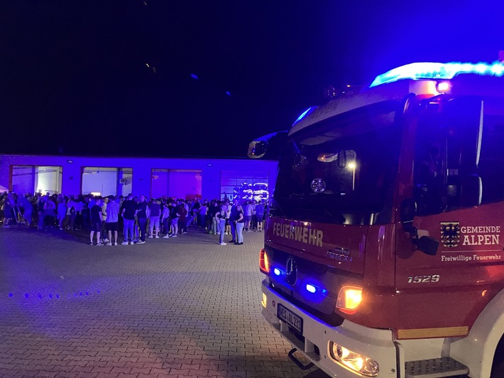 FW Alpen: Blaulichtparty Vol 5 in Alpen - Menzelen Samstag geht es los...