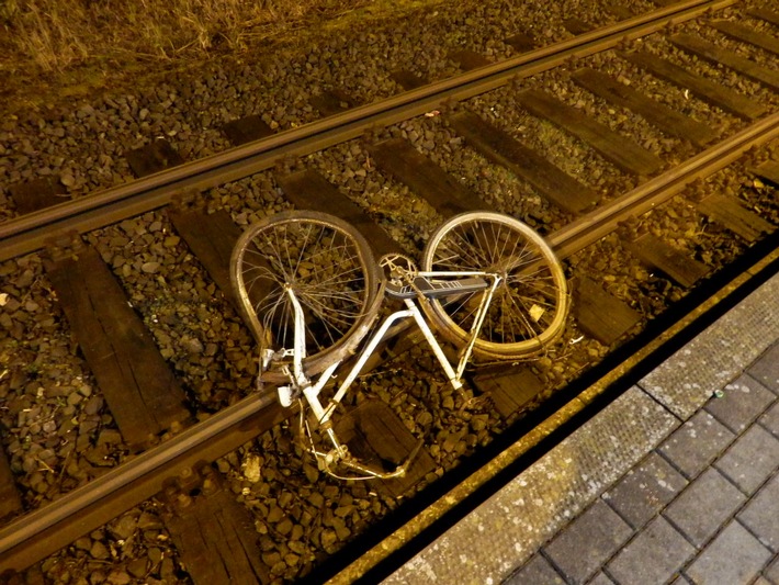 BPOL-HB: Fahrrad in Wremen von Zug überfahren