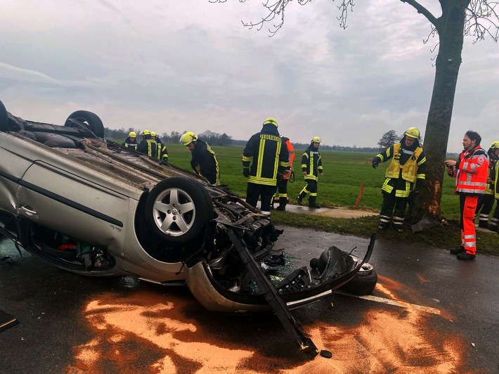 POL-STD: Zwei Autoinsassen bei Unfall in Drochtersen-Aschhorn schwer verletzt