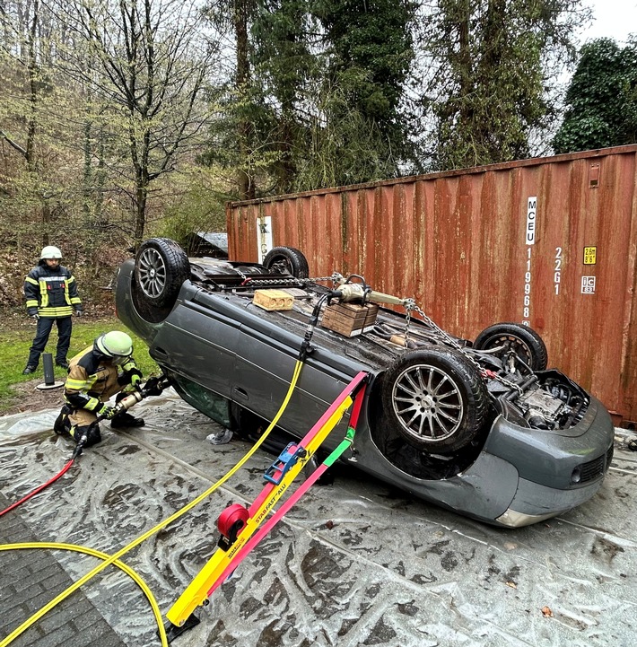 FW-EN: Erfolgreicher Abschluss des Lehrgangs "Technische Hilfe" in Herdecke