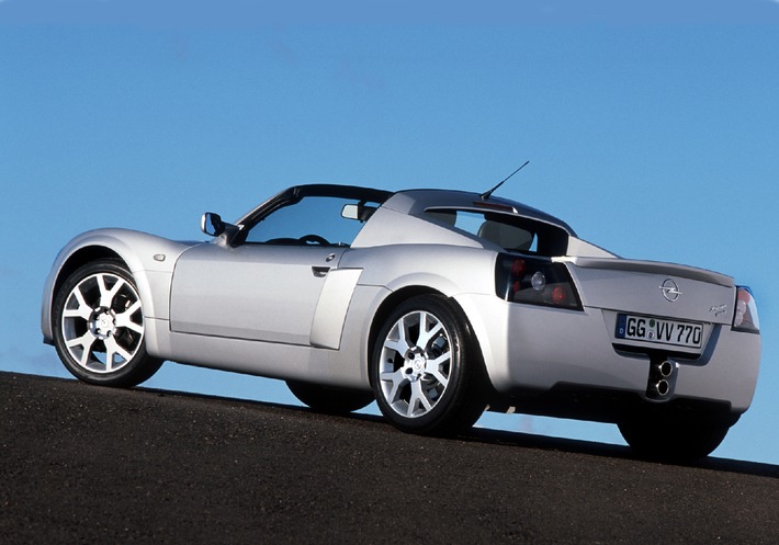Weltpremiere auf dem Genfer Automobilsalon / Der neue Opel Speedster Turbo: 200 PS für den ultimativen Fahrspaß