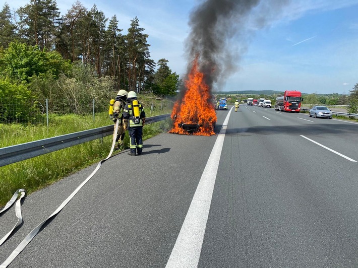 FW Helmstedt: PKW Brand auf der BAB2