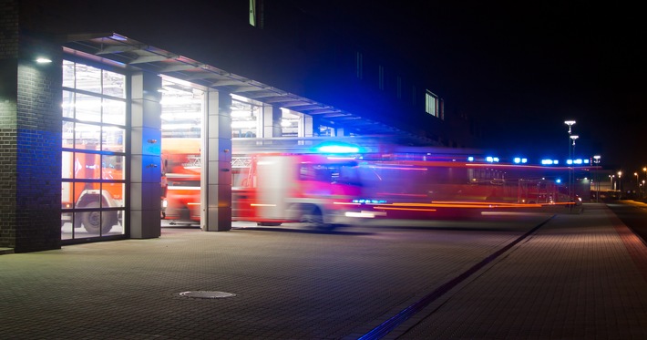 FW-MH: Zwei Feuerwehreinsätze in den frühen Morgenstunden.