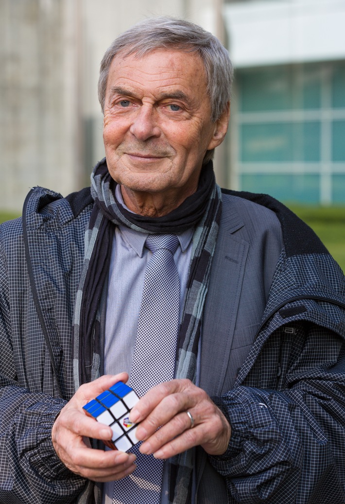 Jeder siebte Mensch hat bereits mit ihm gespielt - 40 Jahre nachdem er den Zauberwürfel erfand, äußert sich sein Erfinder Ernö Rubik in seiner in mehreren Ländern erscheinenden Autobiografie zu Wort