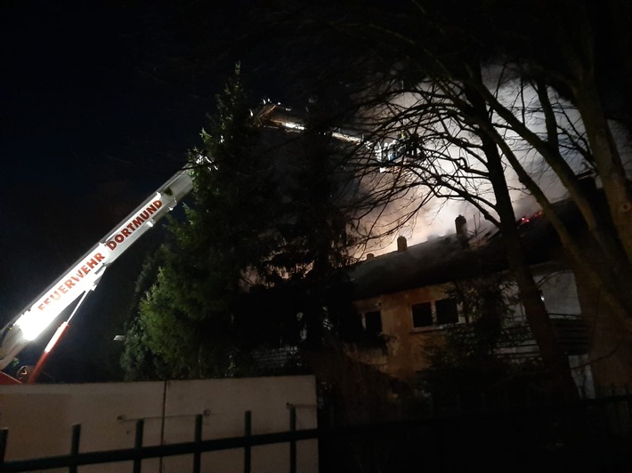 FW-DO: Zwei Brände in leer gezogener Siedlung in Brechten