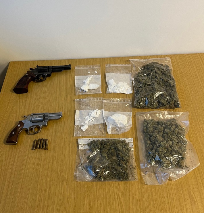 POL-NMS: 251219-1-pdnms Nach Fund von Betäubungsmitteln und Schusswaffen im Kreisgebiet Rendsburg - drei Beschuldigte in Untersuchungshaft