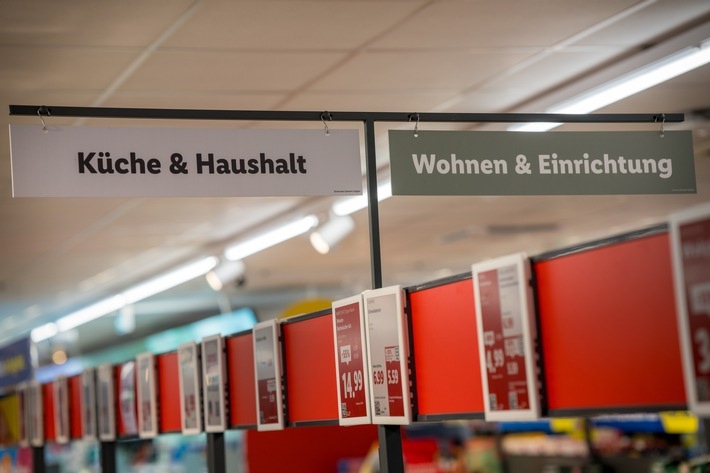 Maximale Orientierung mit den Lidl Non Food-Themenwelten: / Weiterer Text über ots und www.presseportal.de/nr/58227 / Die Verwendung dieses Bildes für redaktionelle Zwecke ist unter Beachtung aller mitgeteilten Nutzungsbedingungen zulässig und dann auch honorarfrei. Veröffentlichung ausschließlich mit Bildrechte-Hinweis.