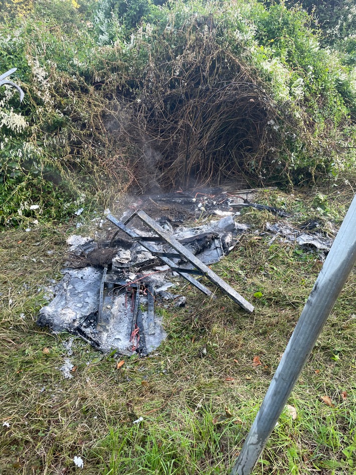 FW Dinslaken: Elektroanlagenbrand auf der Bergerstraße