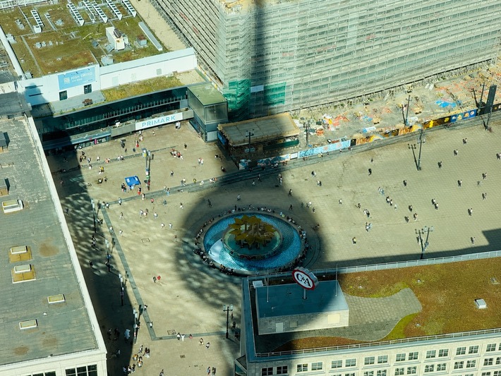 ONE TOWER. A THOUSAND STORIES. – Der Fernsehturm sucht den persönlichen Blick auf Berlin