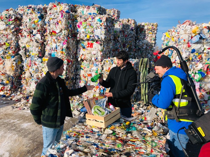 Weltrecyclingtag: Tobi Krell erklärt richtige Mülltrennung / Aktuelle YouGov-Umfrage: Wissen über Mülltrennung und Recycling gehört zur Umweltbildung