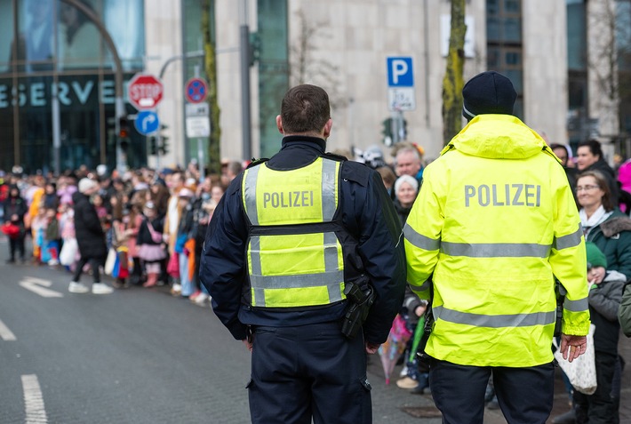 POL-RE: Bottrop/ Dorsten/ Recklinghausen: Friedliche Feiern am Rosenmontag - vorläufige Bilanz