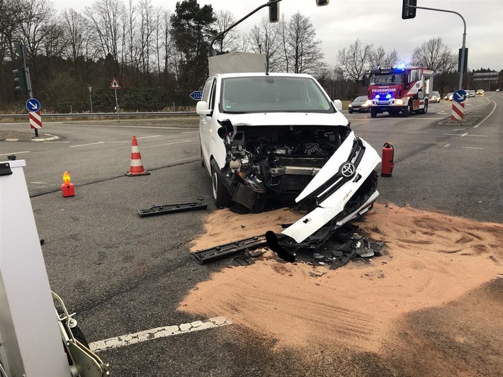 POL-PDKL: Unfall mit verletzten Personen; Zeugen gesucht