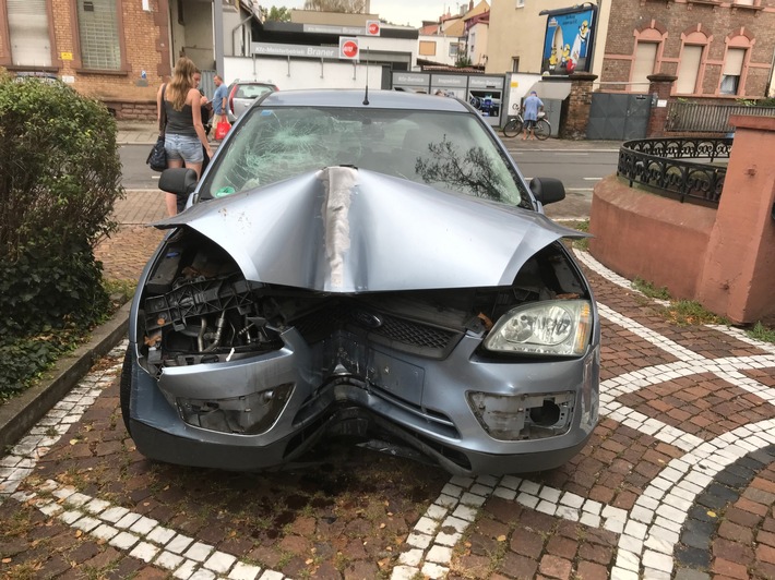 POL-PDWO: Verkehrsunfall mit Flucht, anschließend Einsatz des Tasers