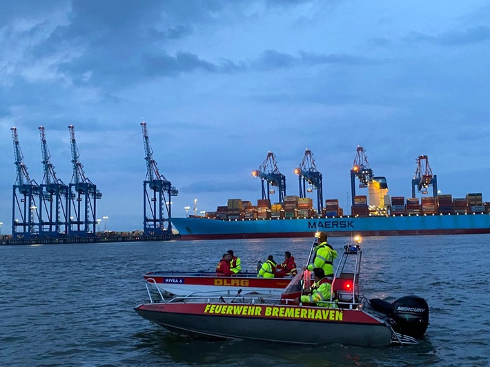 FW Bremerhaven: Feuerwehr Bremerhaven bildet weitere vierzehn Einsatzkräfte für die Wasserrettung aus