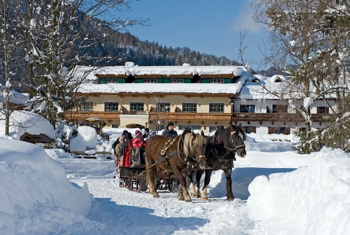 Ein Wintermärchen erleben im Hotel Gut Kramerhof in Kirchdorf am Wilden Kaiser - inmitten der Kitzbüheler Alpen / Weiterer Text über ots und www.presseportal.de/nr/159946 / Die Verwendung dieses Bildes ist für redaktionelle Zwecke unter Beachtung ggf. genannter Nutzungsbedingungen honorarfrei. Veröffentlichung bitte mit Bildrechte-Hinweis.