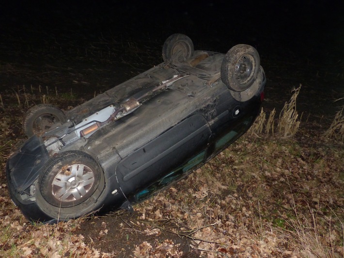 POL-CUX: Fahrzeug überschlagen, Foto in der Pressemappe++ Fahren ohne Fahrerlaubnis und unter Drogeneinfluss- Fahrzeugschlüssel sichergestellt++