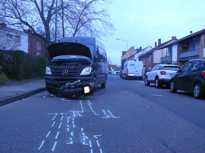 POL-DN: Motorradfahrer flüchtet von Unfallstelle