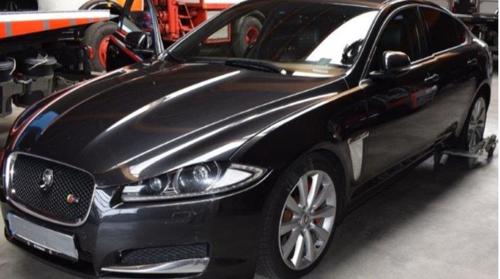 POL-FL: Zeugenaufruf nach massiver Straßenverkehrsgefährdung durch flüchtenden Jaguar