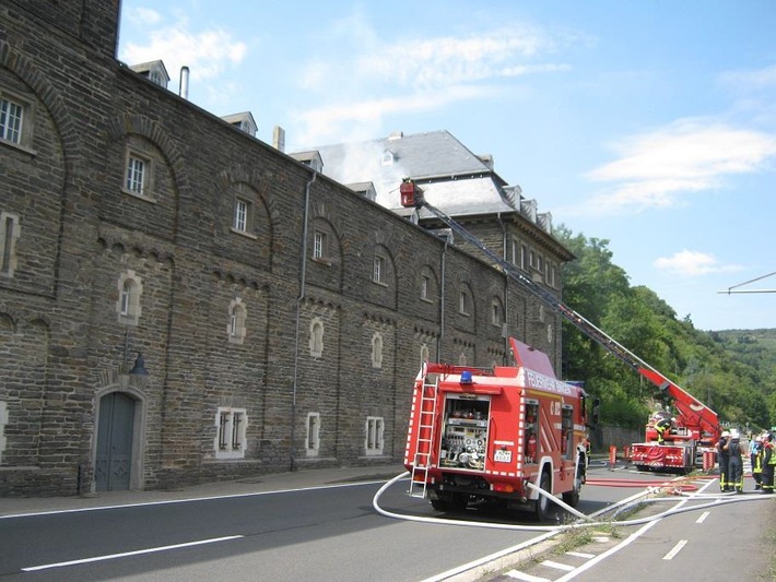 POL-PDKH: Dachstuhlbrand