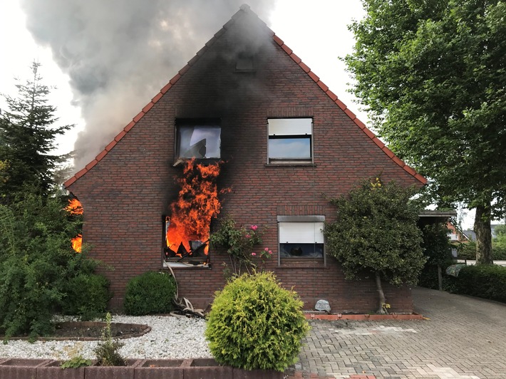 POL-WHV: Brand eines Zweifamilienhauses in Varel