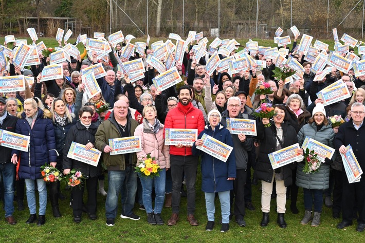 Postcode Lotterie-Party in Olching: 425 Glückspilze jubeln über 1,4 Millionen Euro