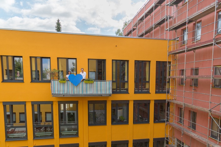 CHECK24 unterstützt Renovierung des Kinderheims Salberghaus in München