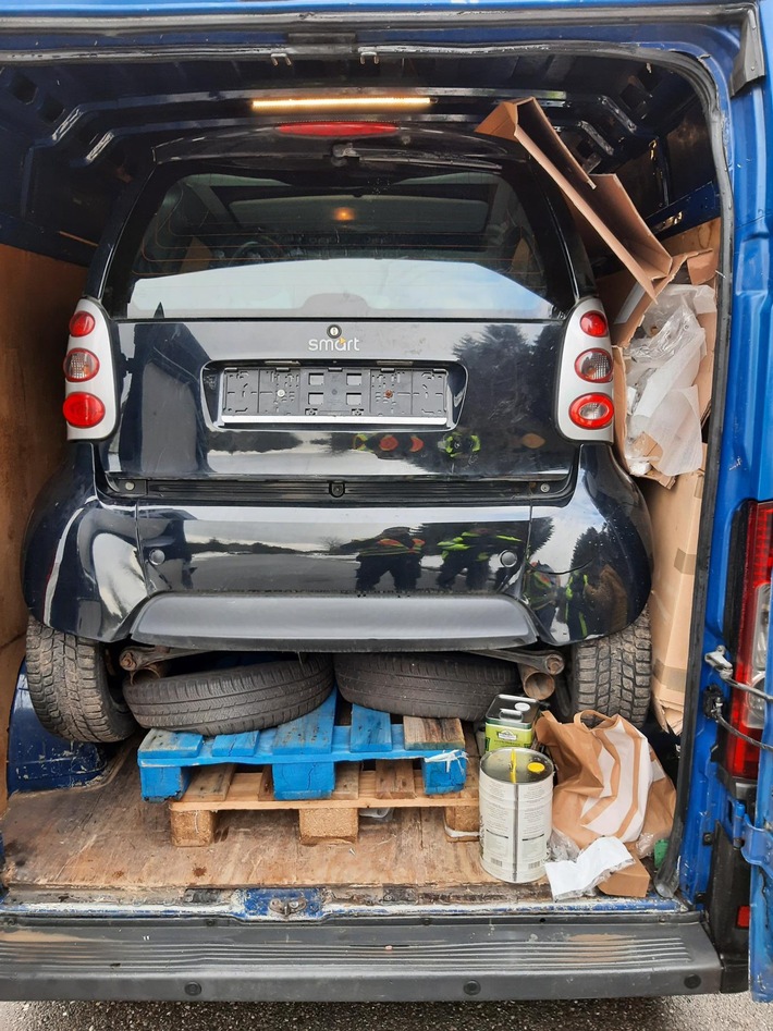 Bundespolizeidirektion München: "Smarte" Ladung/ Bundespolizei verfolgt Transporter nach Österreich